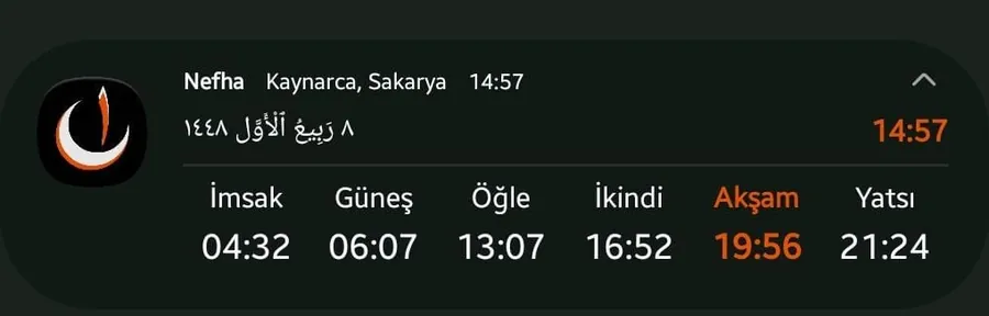 Bildirim çubuğu — altı vakit, sıradaki vakit vurgulu ve geri sayım